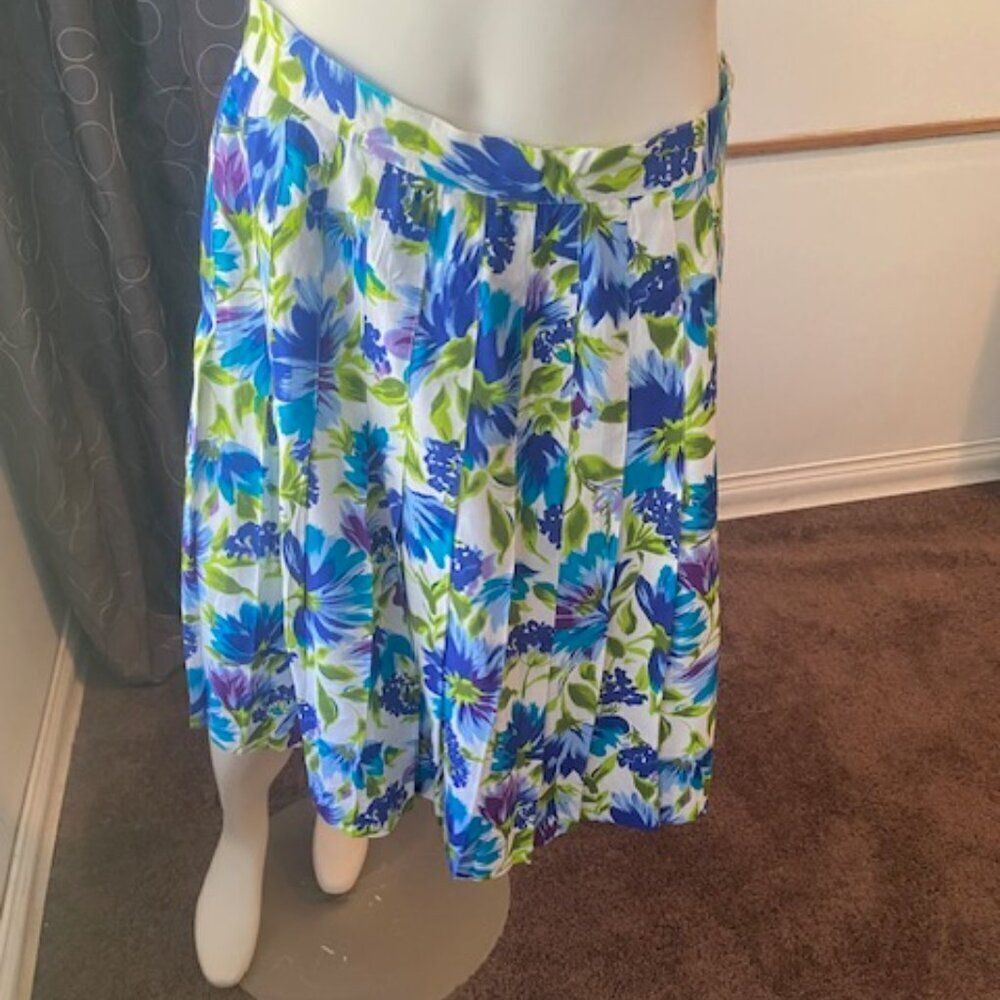 Chelsea Collection Vintage Blue/Green/Purple Floral Pleated skirt, size 10